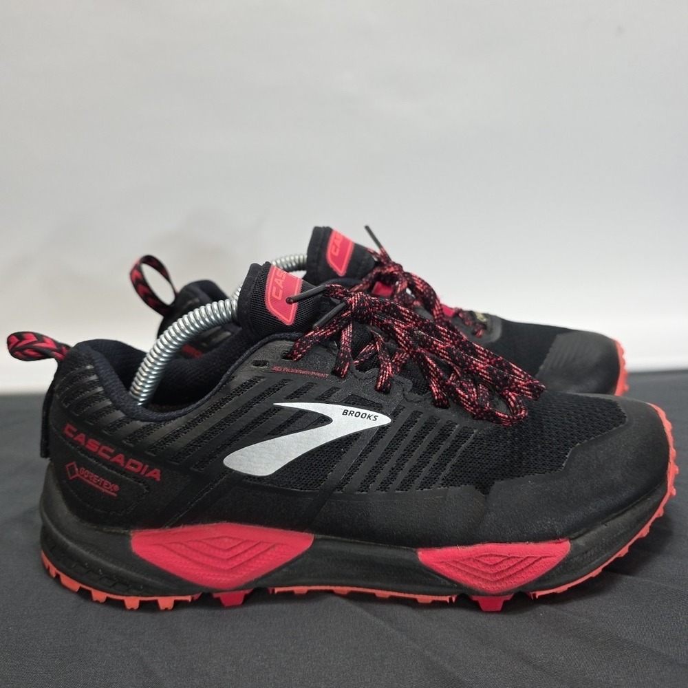 Size 7 - Brooks Cascadia 13 GTX Black Red water resistant trail running shoes